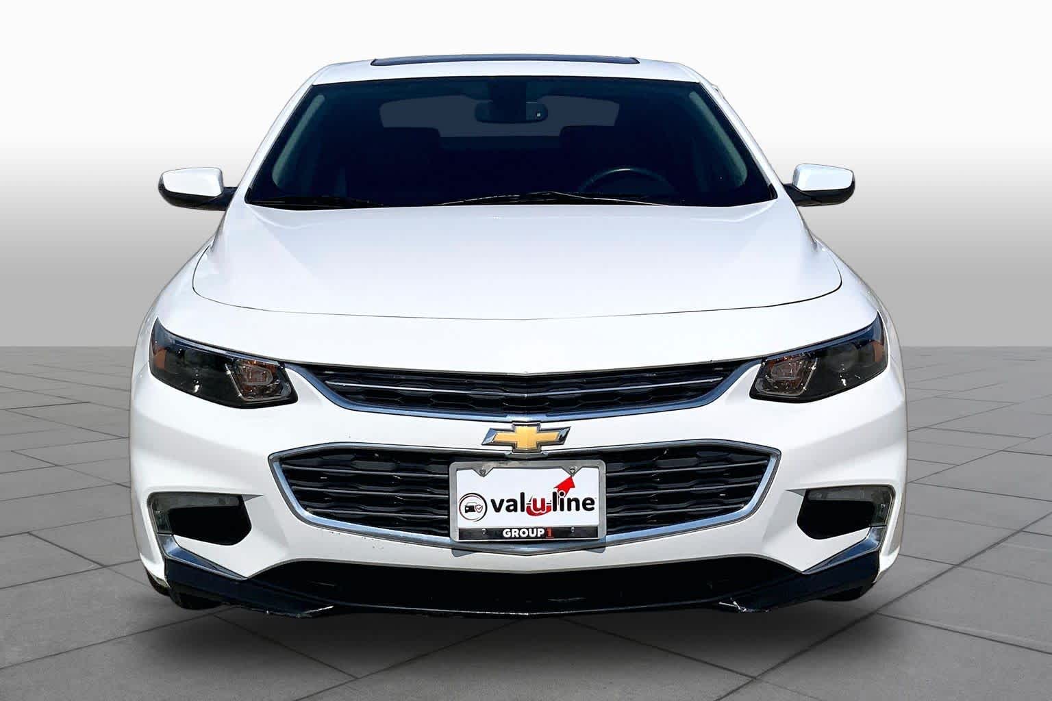 2017 Chevrolet Malibu LT - 3