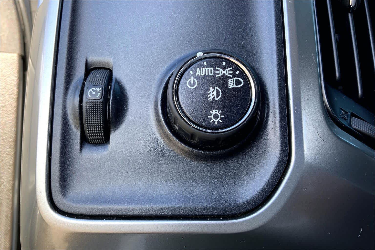 2017 Chevrolet Silverado 1500 photo 33 of 36