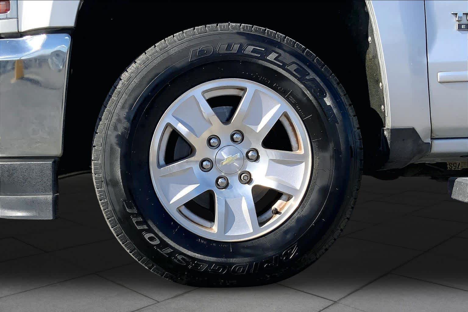 2017 Chevrolet Silverado 1500 photo 11 of 36