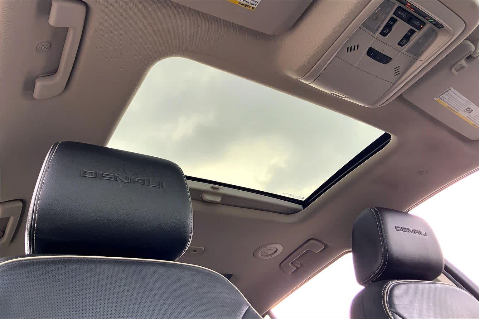 2021 GMC Acadia photo 14 of 36
