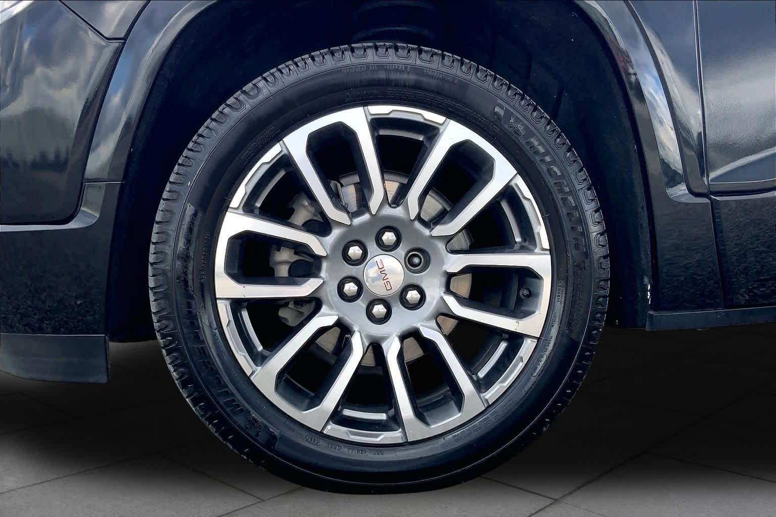 2021 GMC Acadia photo 11 of 36