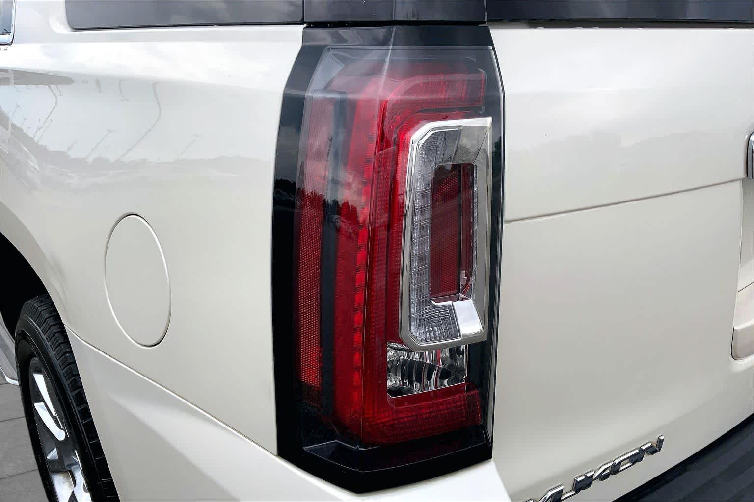 2015 GMC Yukon Denali Denali White Diamond Tricoat at Beck & Masten Kia