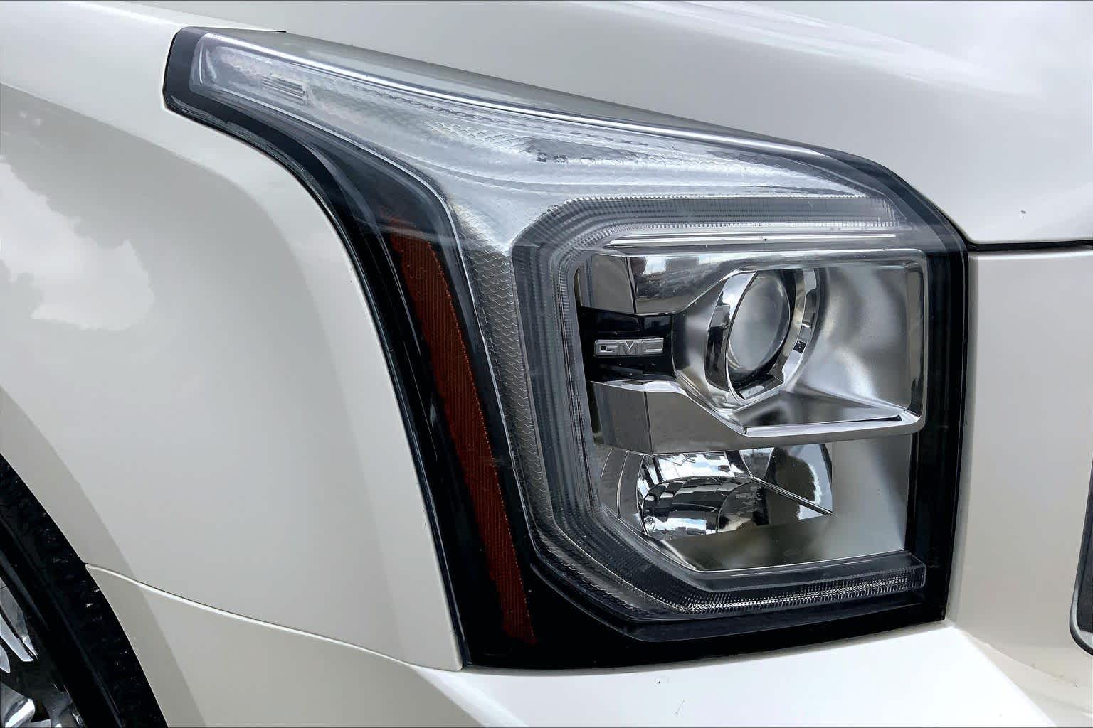 2015 GMC Yukon Denali Denali White Diamond Tricoat at Beck & Masten Kia