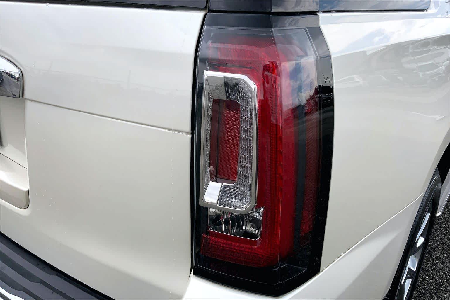 2015 GMC Yukon Denali Denali White Diamond Tricoat at Beck & Masten Kia
