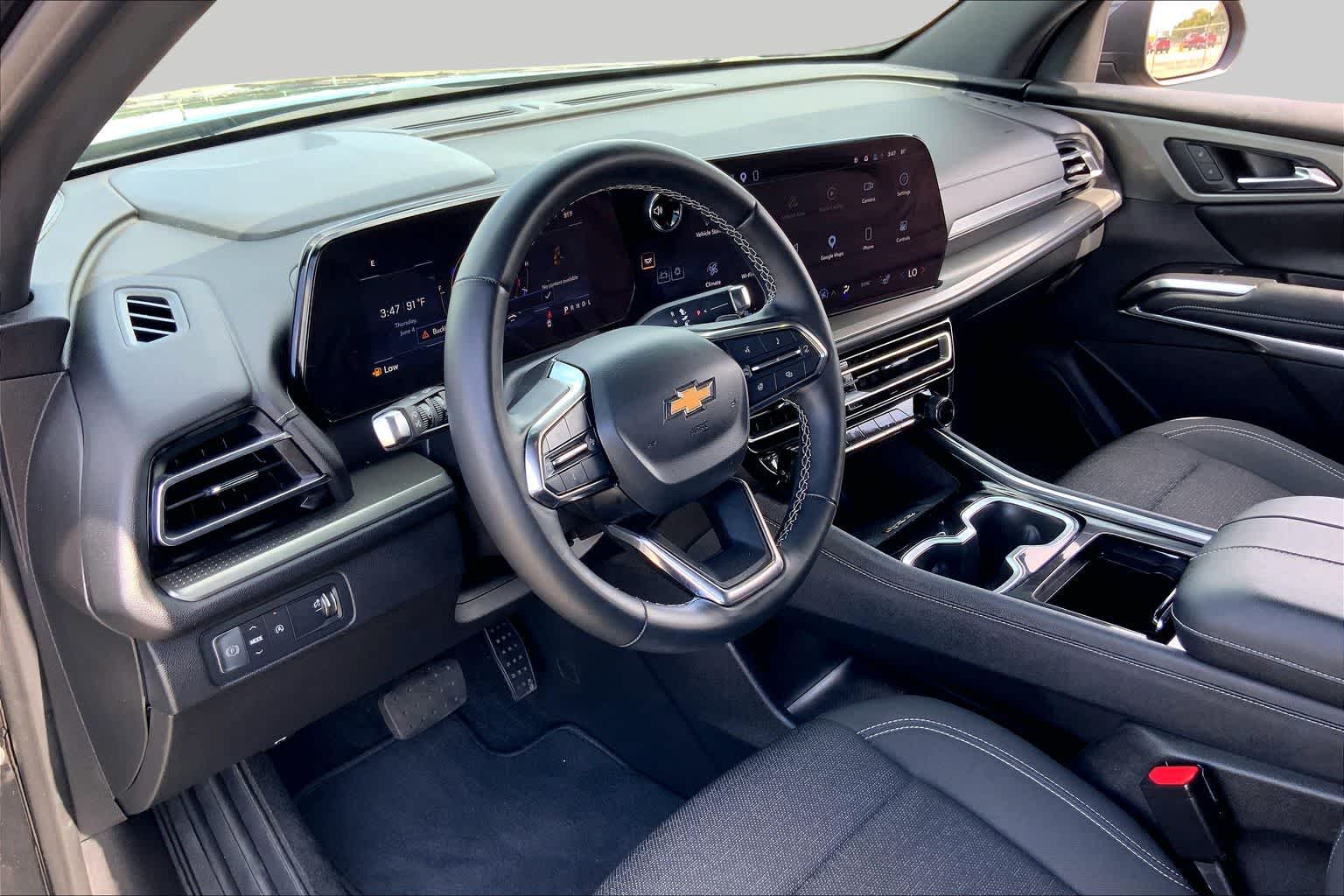 2024 Chevrolet Traverse FWD LT Mosaic Black Metallic at Texan GMC Buick
