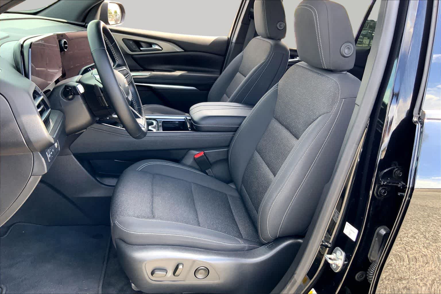 2024 Chevrolet Traverse FWD LT Mosaic Black Metallic at Texan GMC Buick