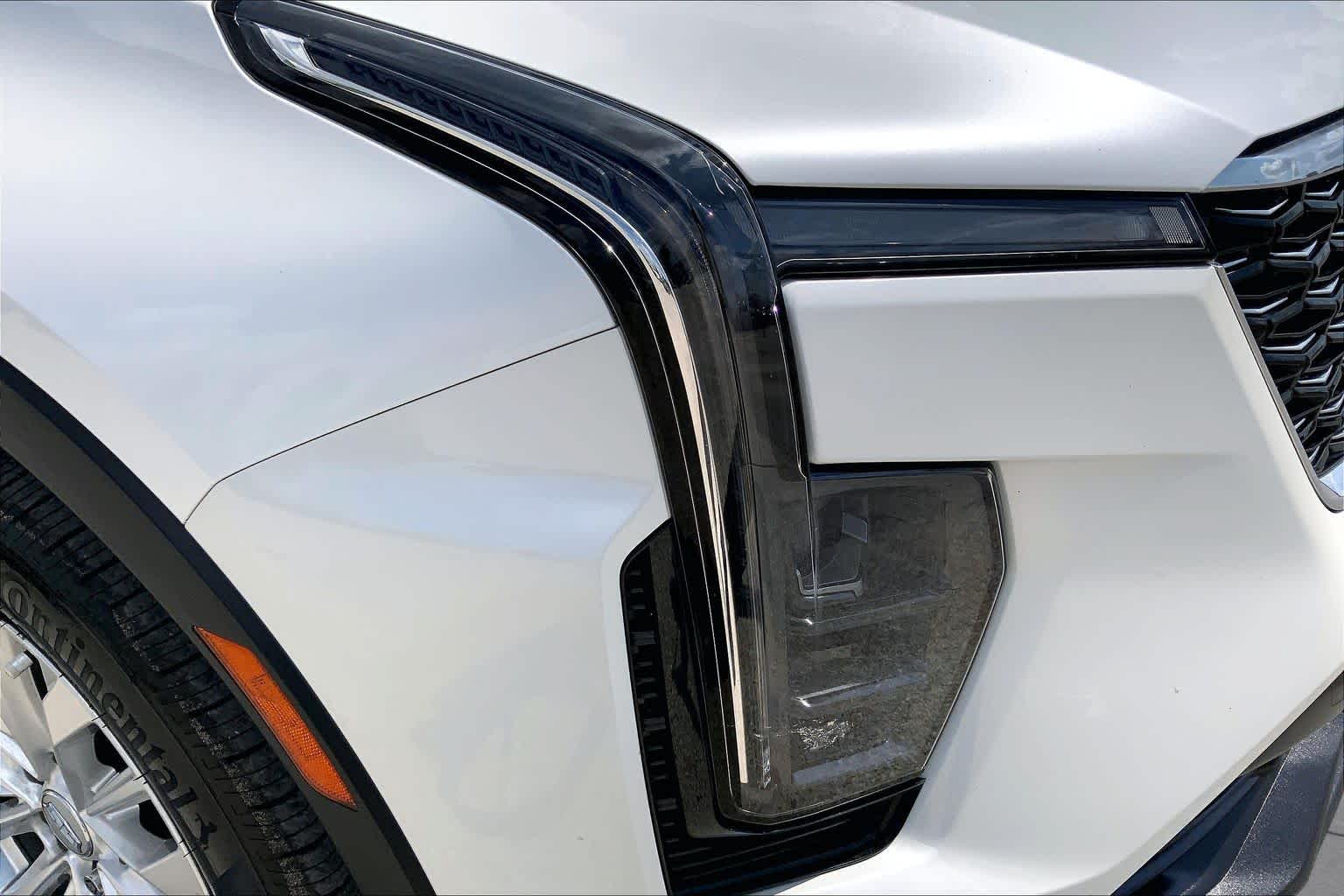 2024 Cadillac XT4 FWD Luxury Crystal White Tricoat at Davis Chevrolet