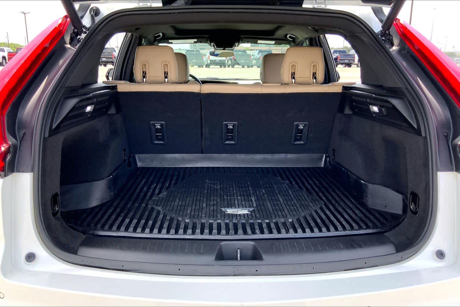 2024 Cadillac XT4 FWD Luxury Crystal White Tricoat at Davis Chevrolet