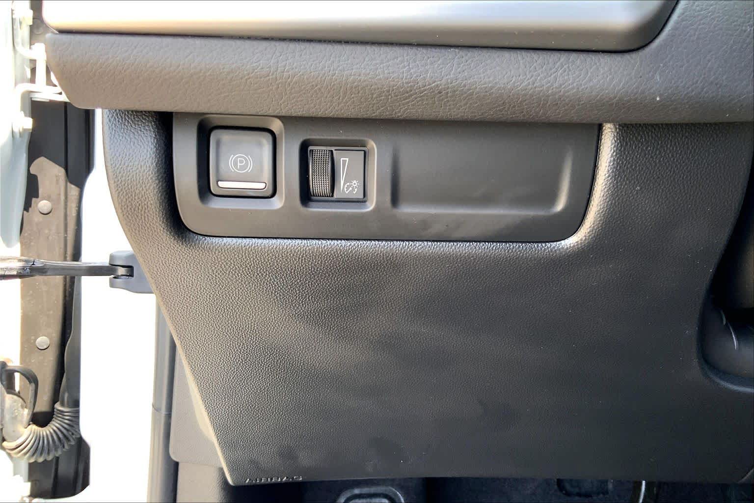 2024 Cadillac XT4 FWD Luxury Crystal White Tricoat at Davis Chevrolet