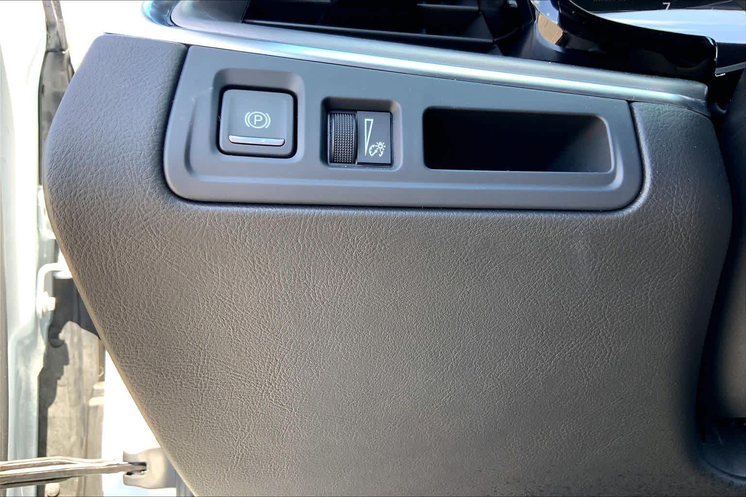 2025 Cadillac XT5 FWD Luxury Crystal White Tricoat at AutoNation Chrysler Jeep Dodge Ram Spring