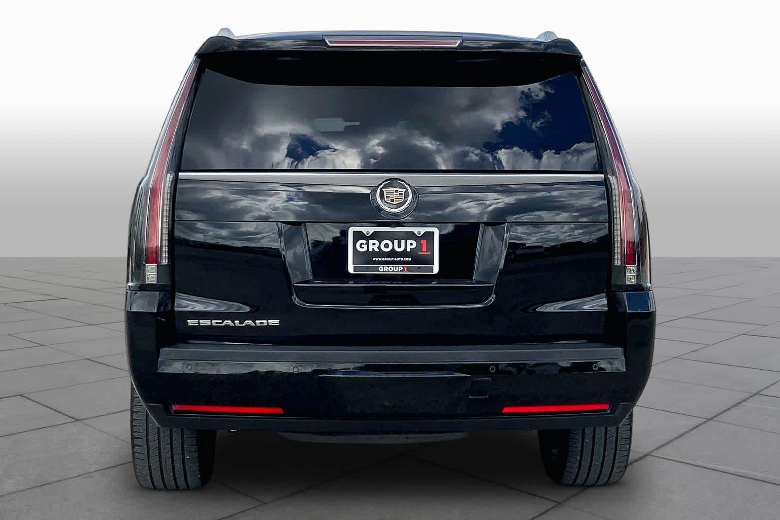 2015 Cadillac Escalade photo 5 of 36