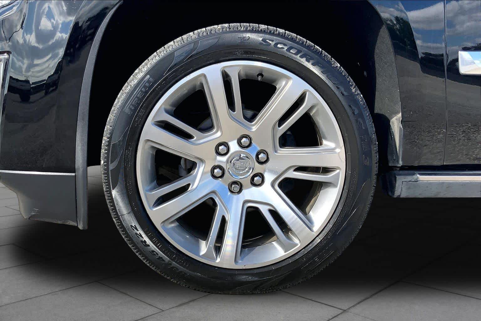 2015 Cadillac Escalade photo 11 of 36