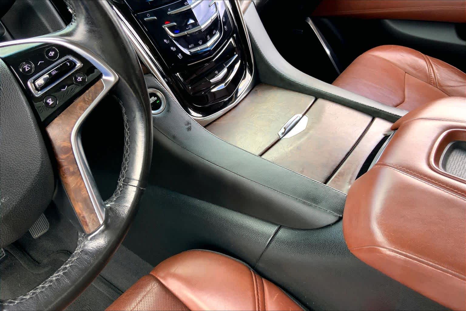 2015 Cadillac Escalade photo 16 of 36