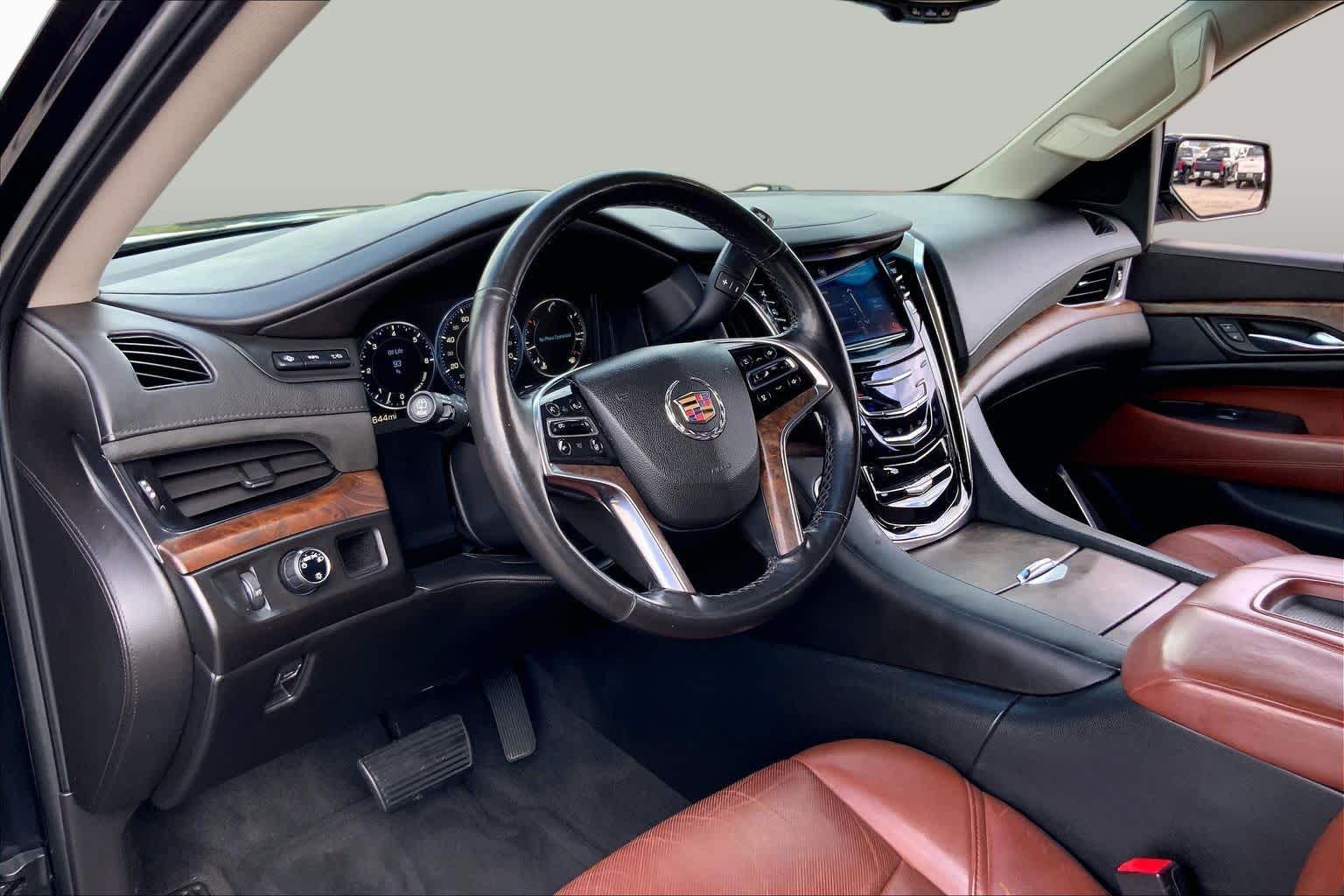 2015 Cadillac Escalade photo 17 of 36