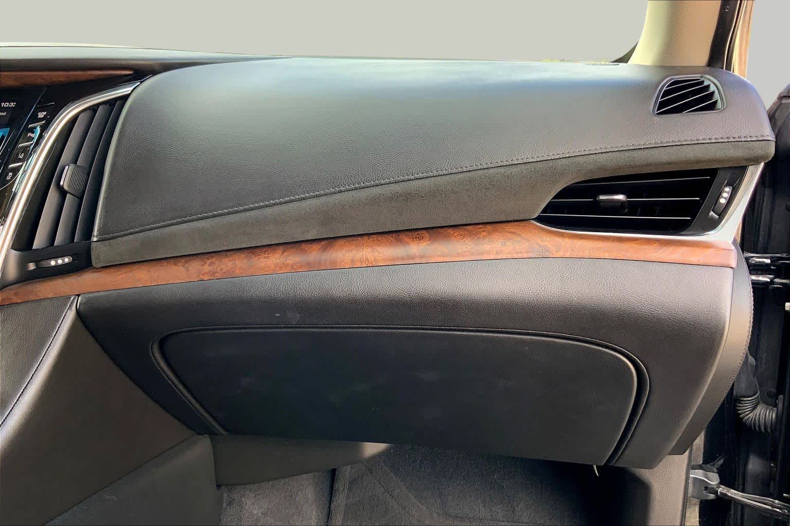 2015 Cadillac Escalade photo 18 of 36