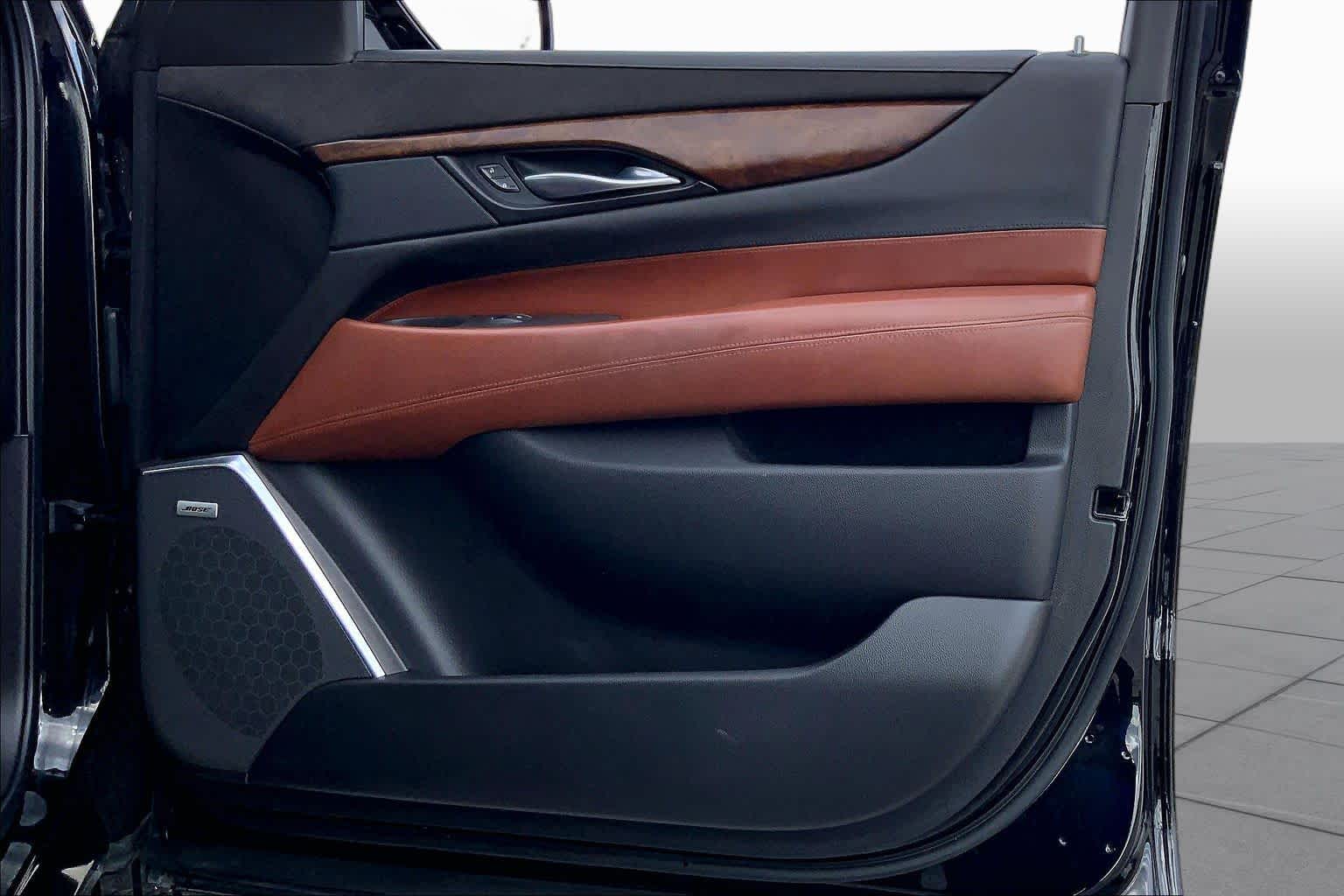 2015 Cadillac Escalade photo 22 of 36