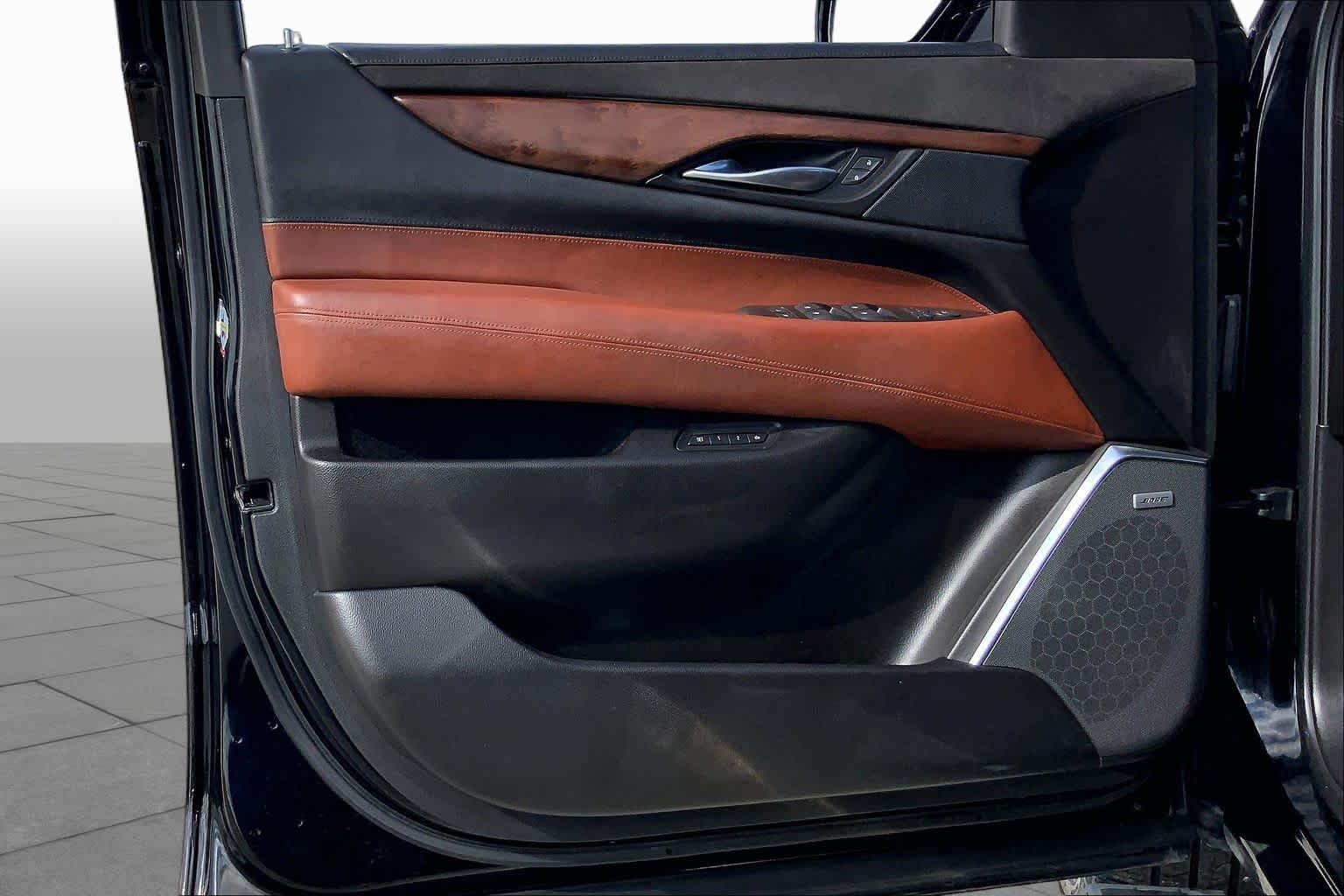 2015 Cadillac Escalade photo 21 of 36