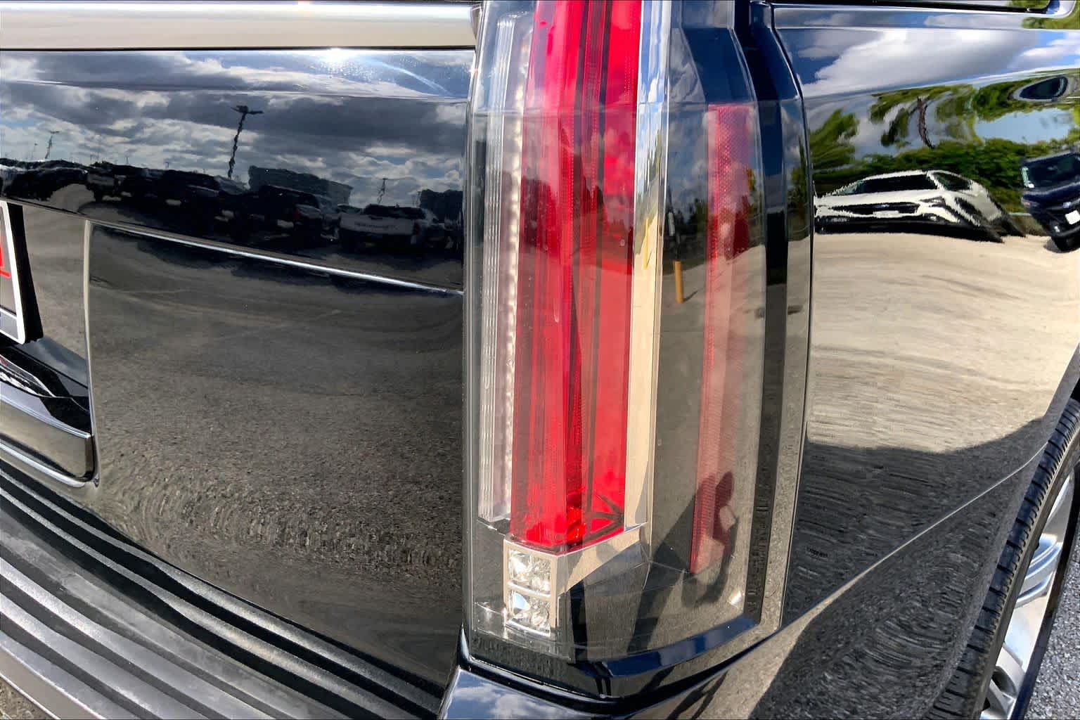 2015 Cadillac Escalade photo 30 of 36