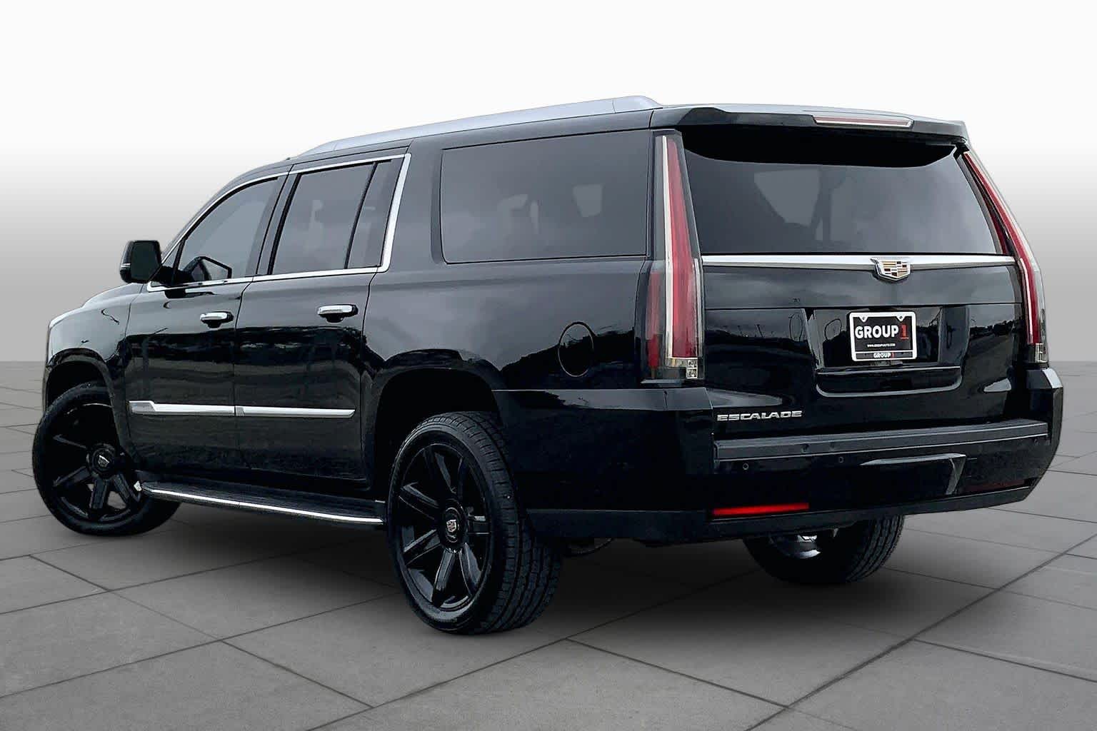2016 Cadillac Escalade ESV Luxury Collection - 11