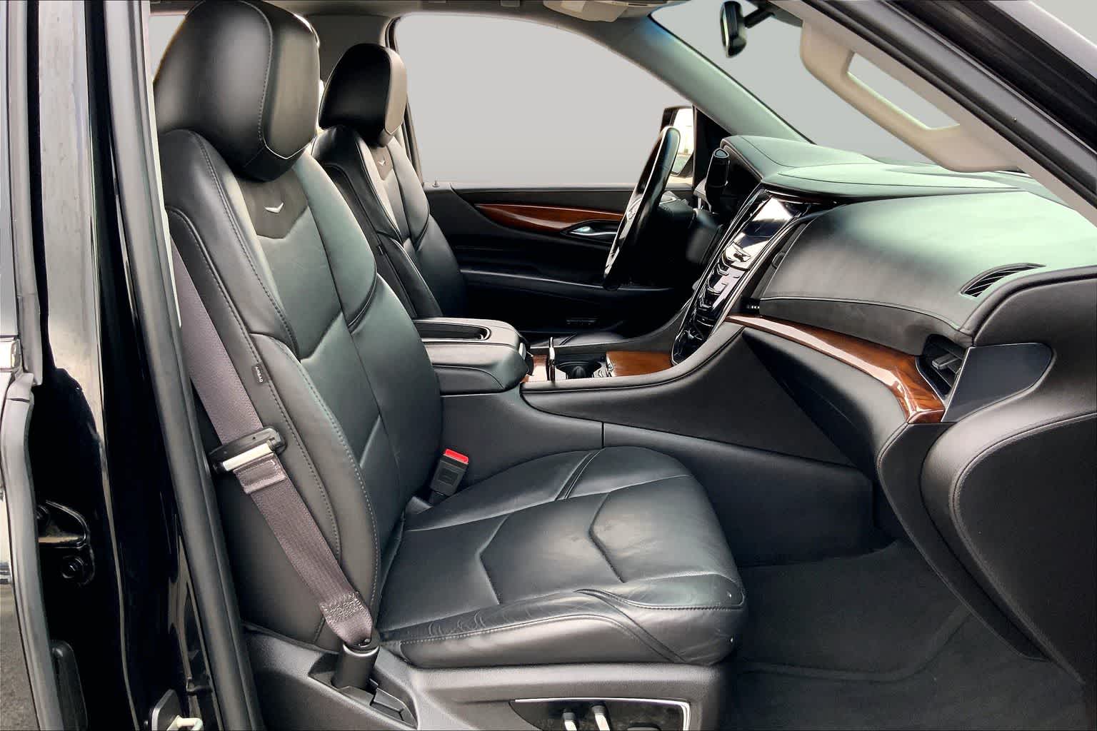 2016 Cadillac Escalade ESV Luxury Collection - 8