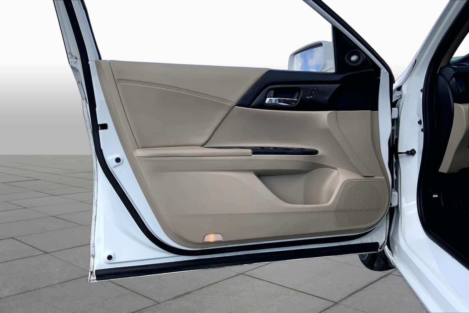 2013 Honda Accord photo 21 of 36