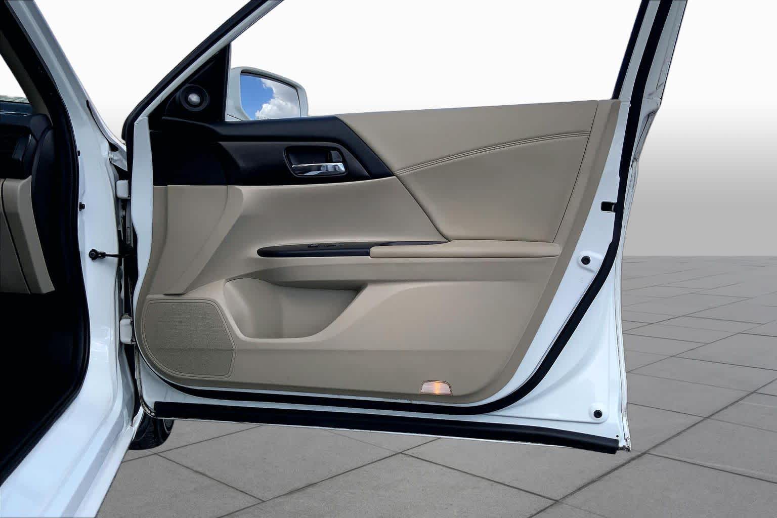 2013 Honda Accord photo 22 of 36