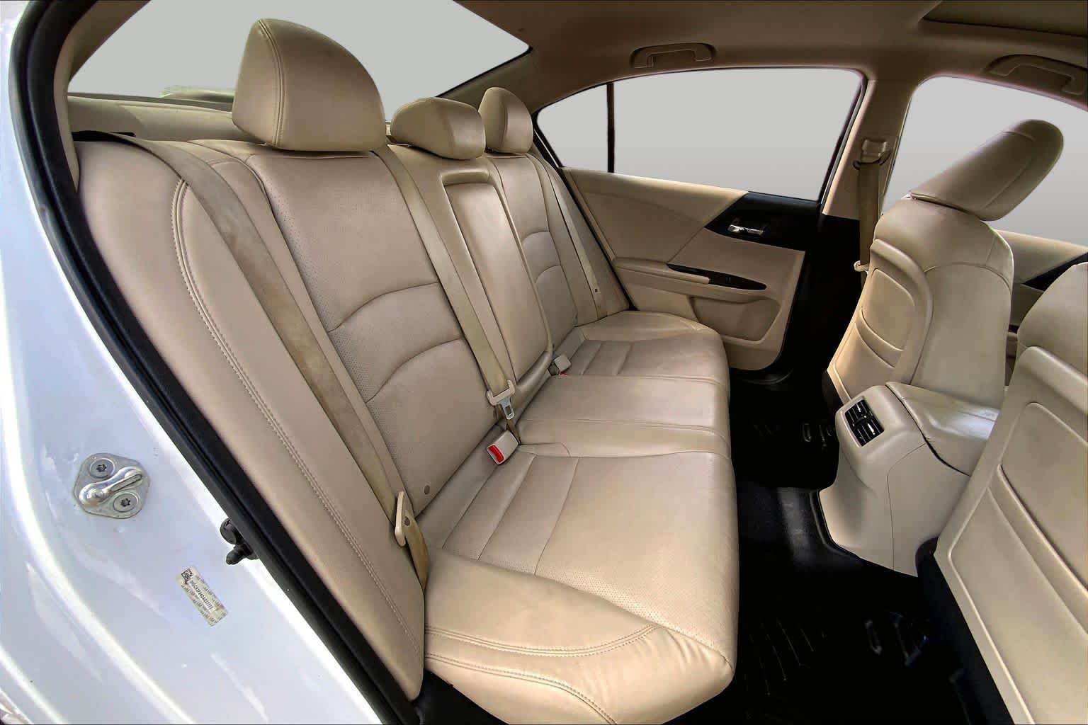 2013 Honda Accord photo 19 of 36