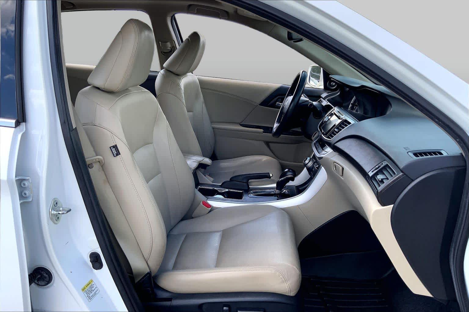 2013 Honda Accord photo 9 of 36