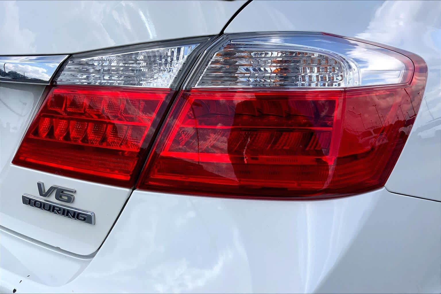 2013 Honda Accord photo 10 of 36