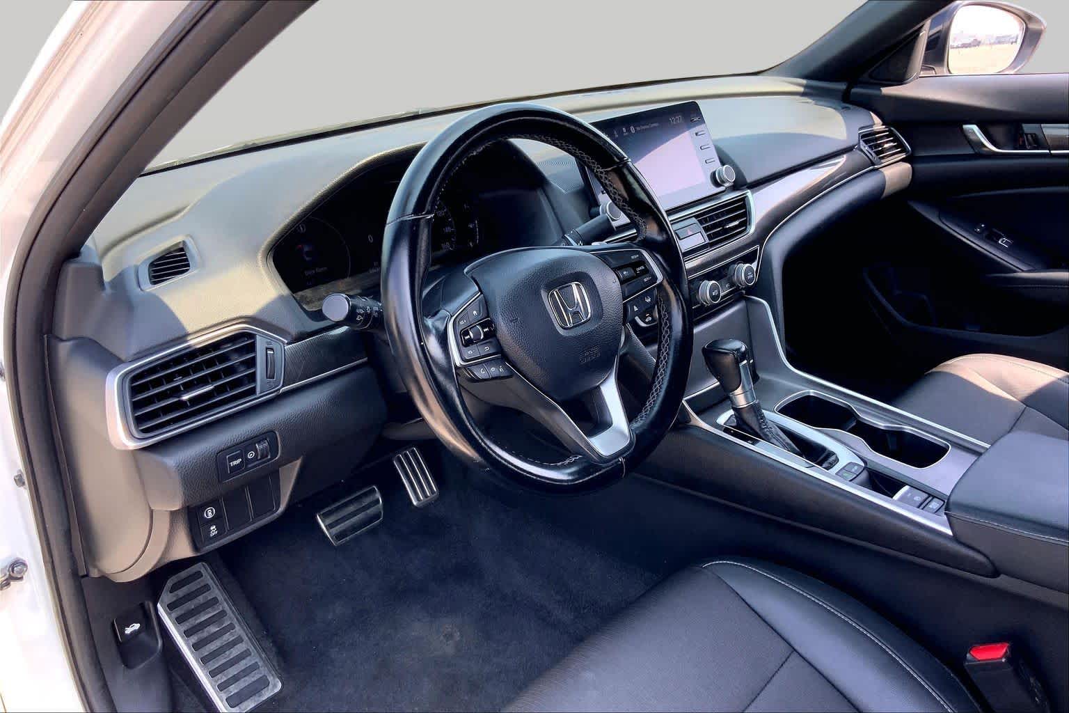 2022 Honda Accord photo 17 of 36
