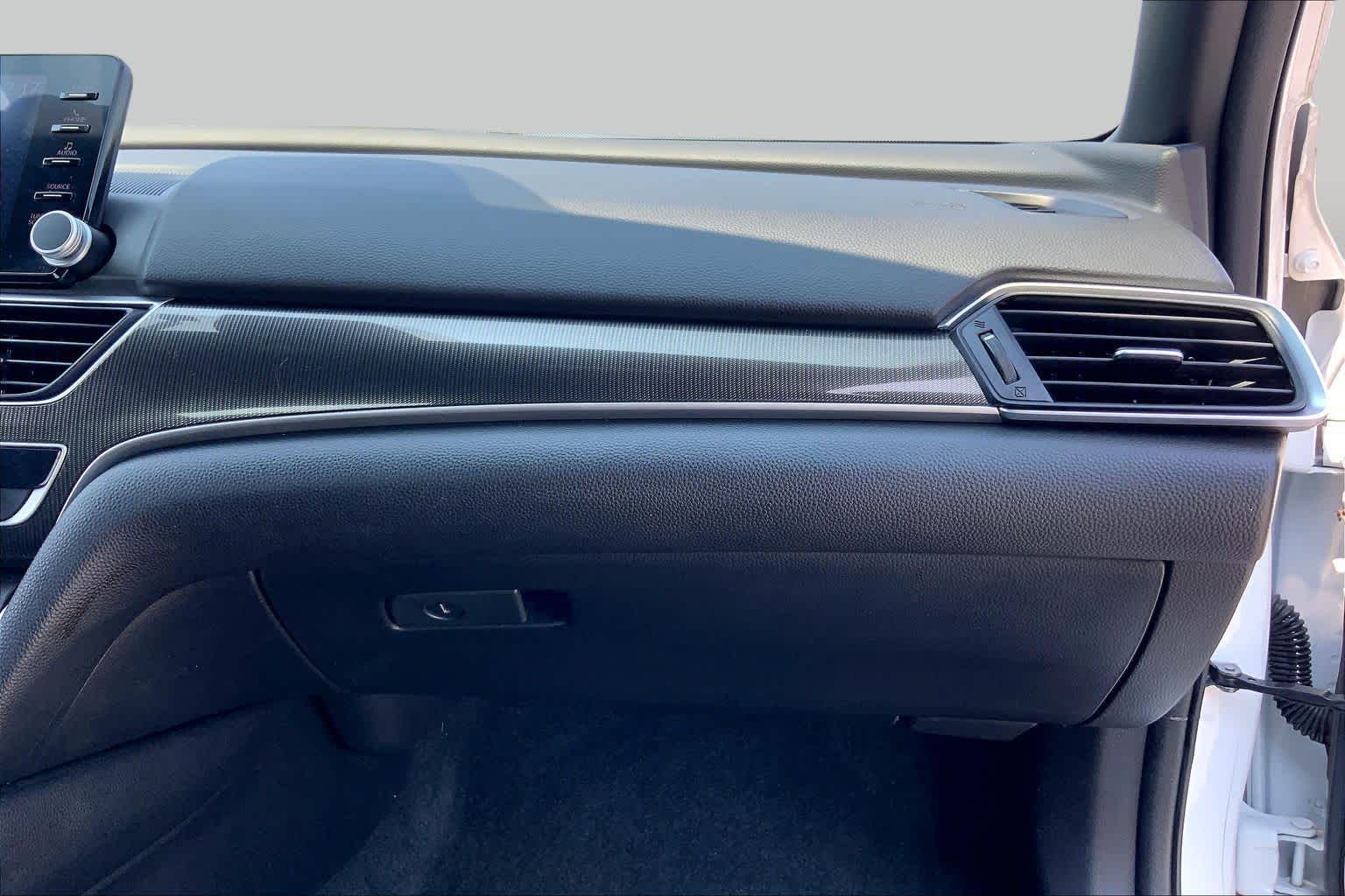 2022 Honda Accord photo 18 of 36