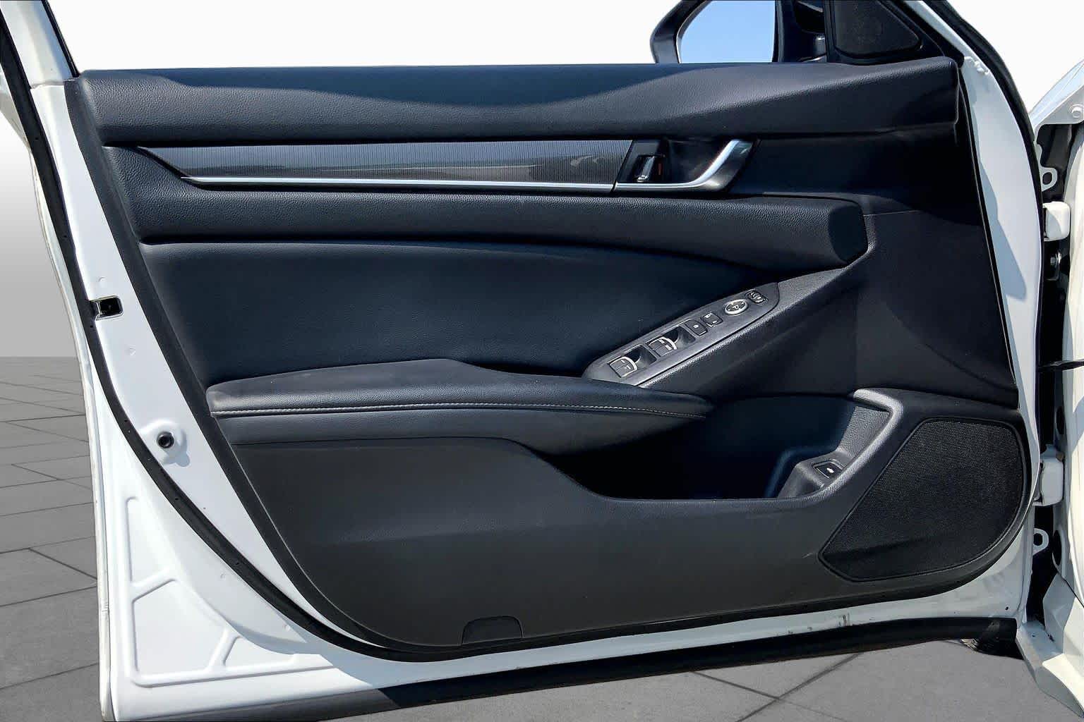 2022 Honda Accord photo 21 of 36