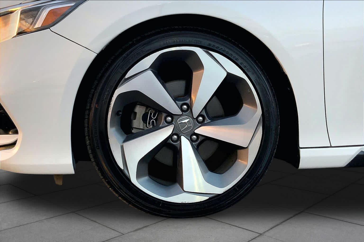 2018 Honda Accord Sedan photo 11 of 36