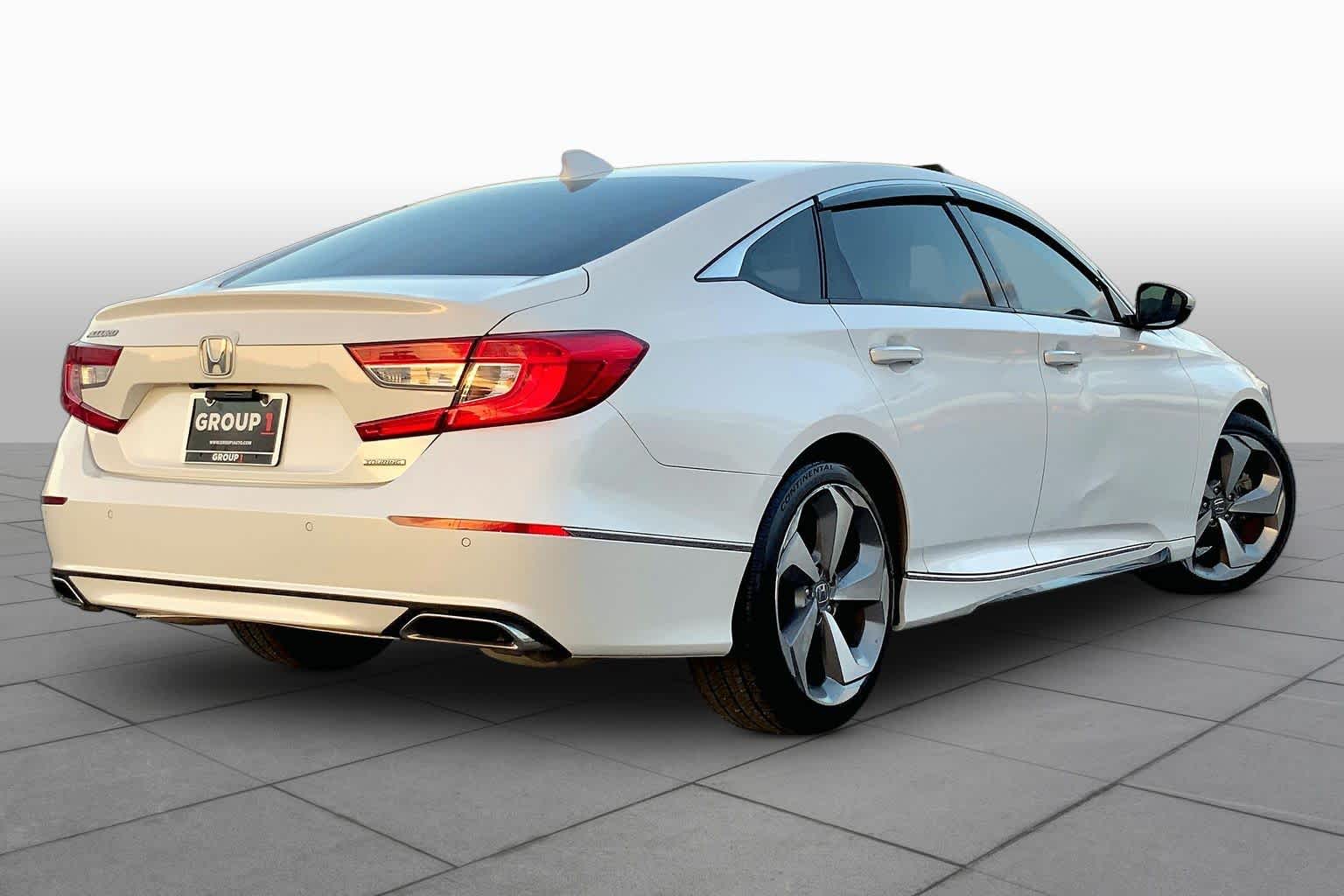 2018 Honda Accord Sedan photo 13 of 36
