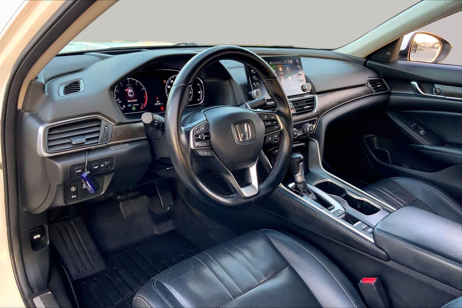 2018 Honda Accord Sedan photo 17 of 36