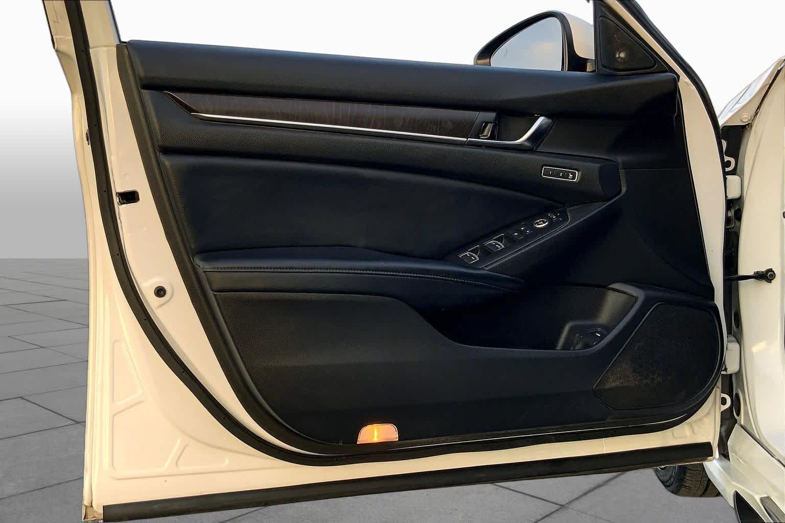 2018 Honda Accord Sedan photo 21 of 36
