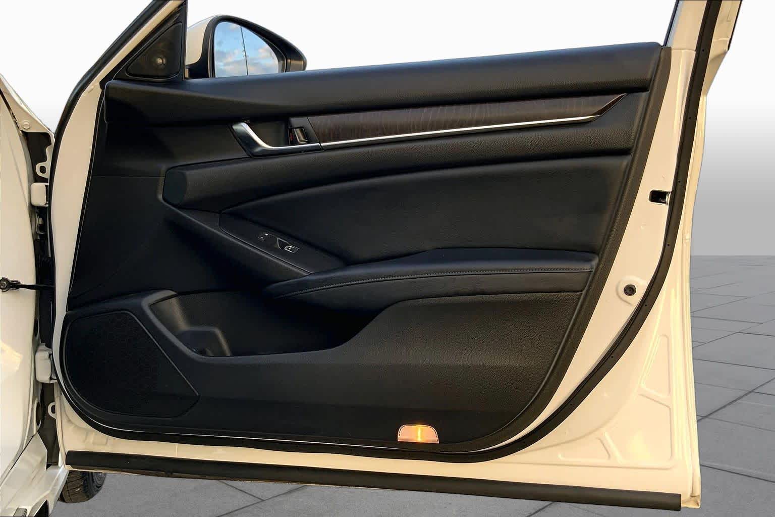 2018 Honda Accord Sedan photo 22 of 36