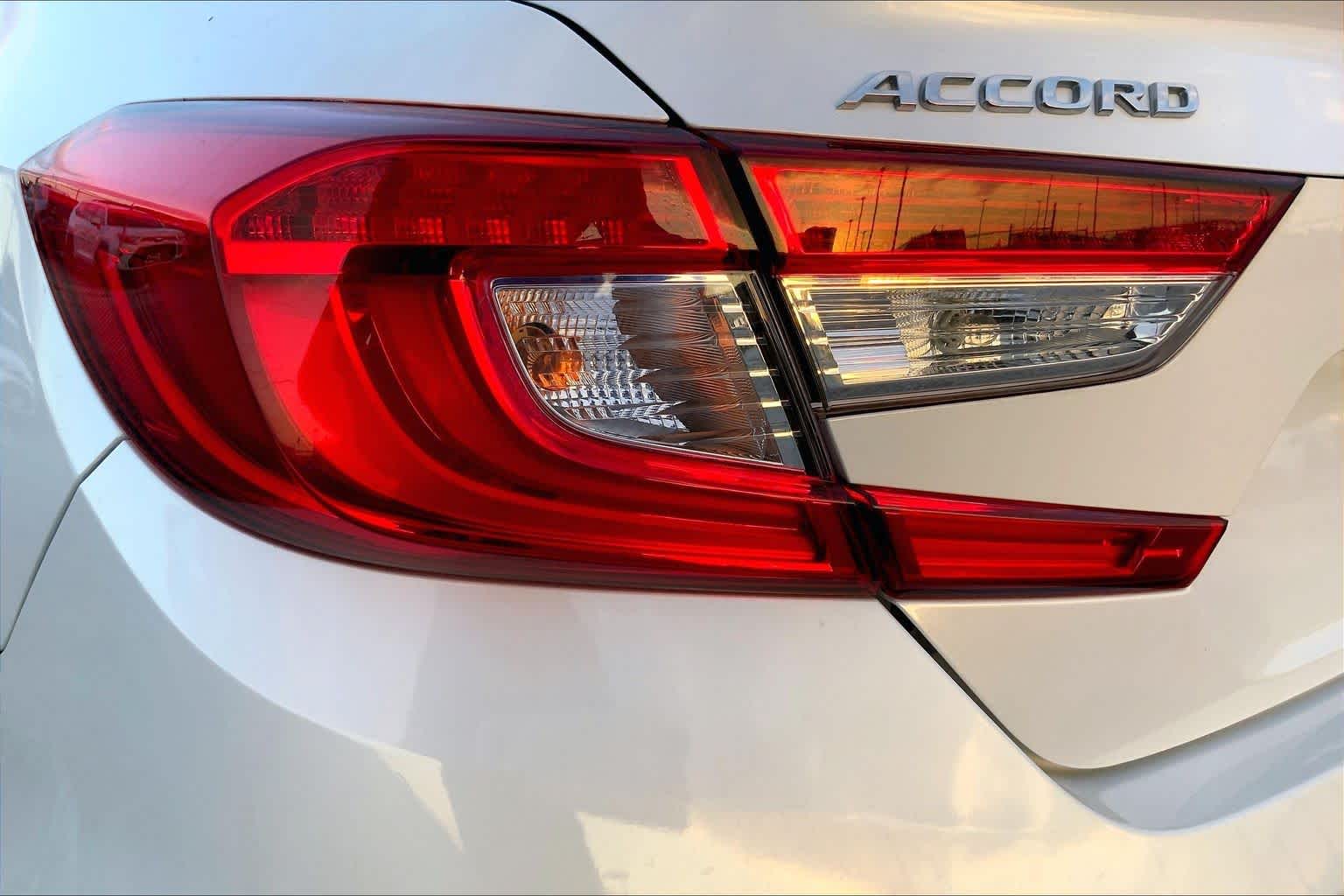 2018 Honda Accord Sedan photo 28 of 36