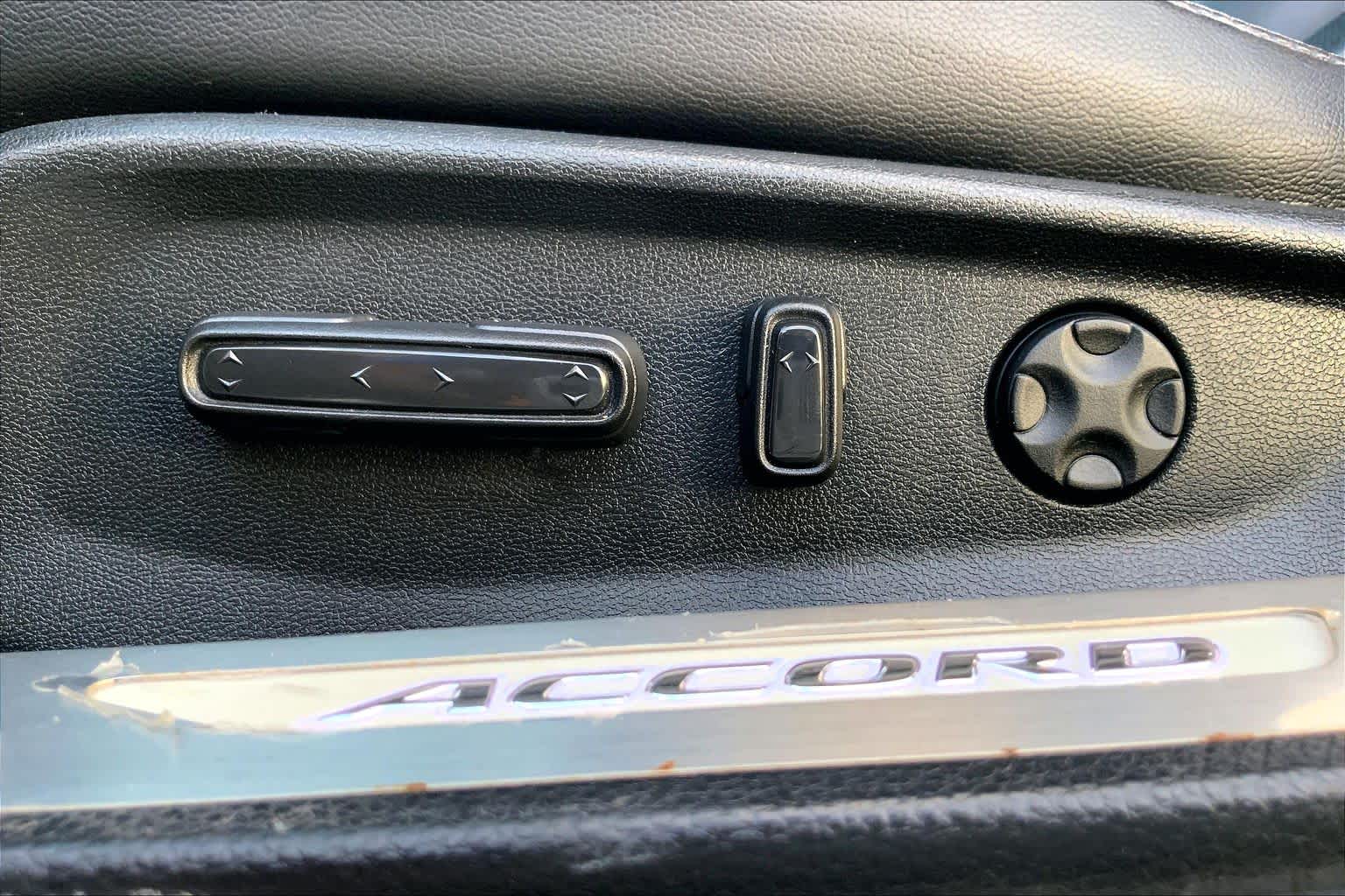 2018 Honda Accord Sedan photo 34 of 36