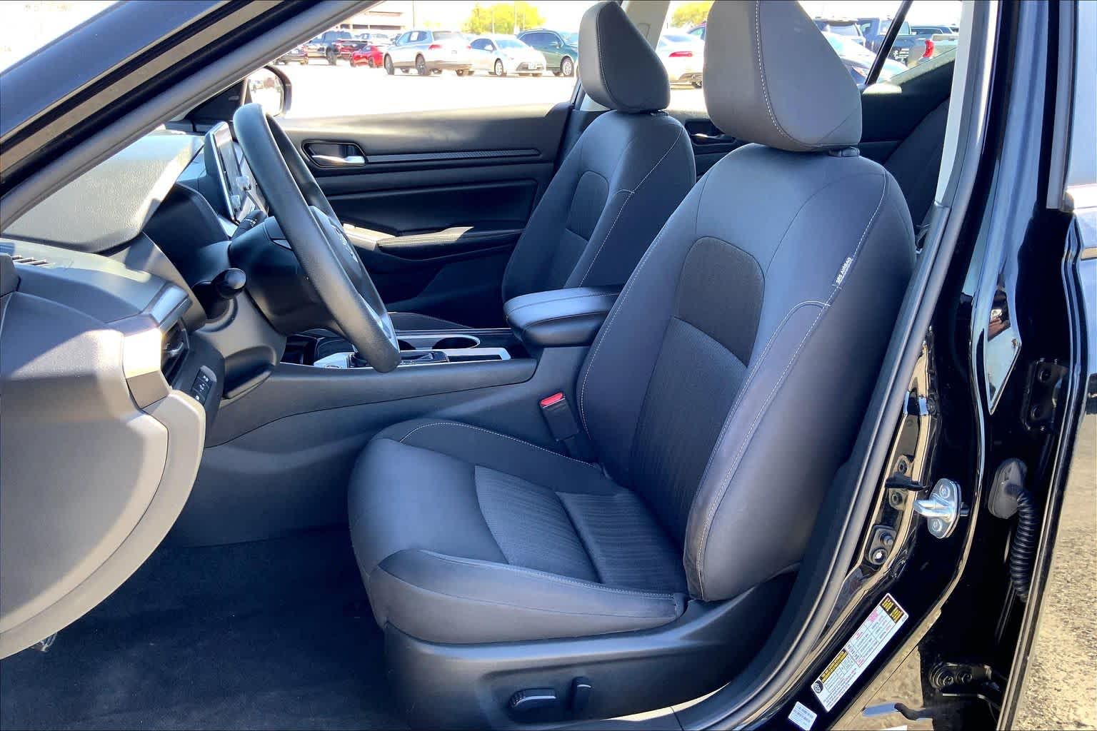 2024 Nissan Altima 2.5 SV Super Black at Beck & Masten Kia