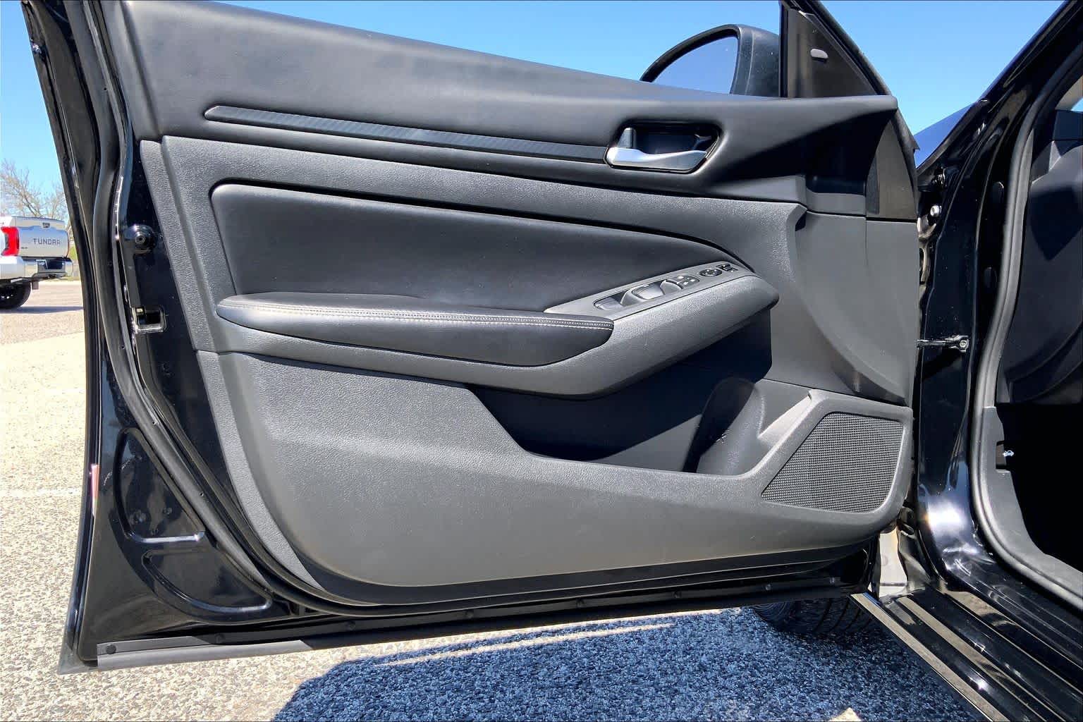 2024 Nissan Altima 2.5 SV Super Black at Beck & Masten Kia