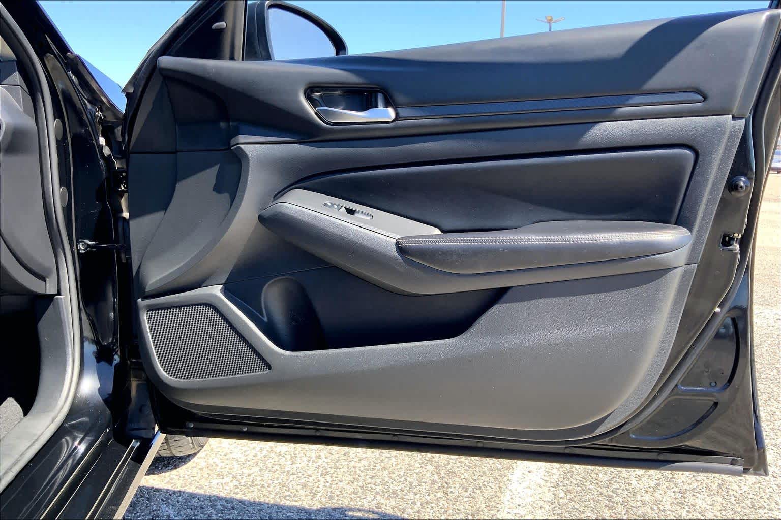 2024 Nissan Altima 2.5 SV Super Black at Beck & Masten Kia