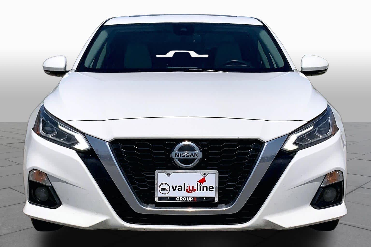 2019 Nissan Altima 2.5 SL Pearl White Tricoat at Sterling McCall Nissan