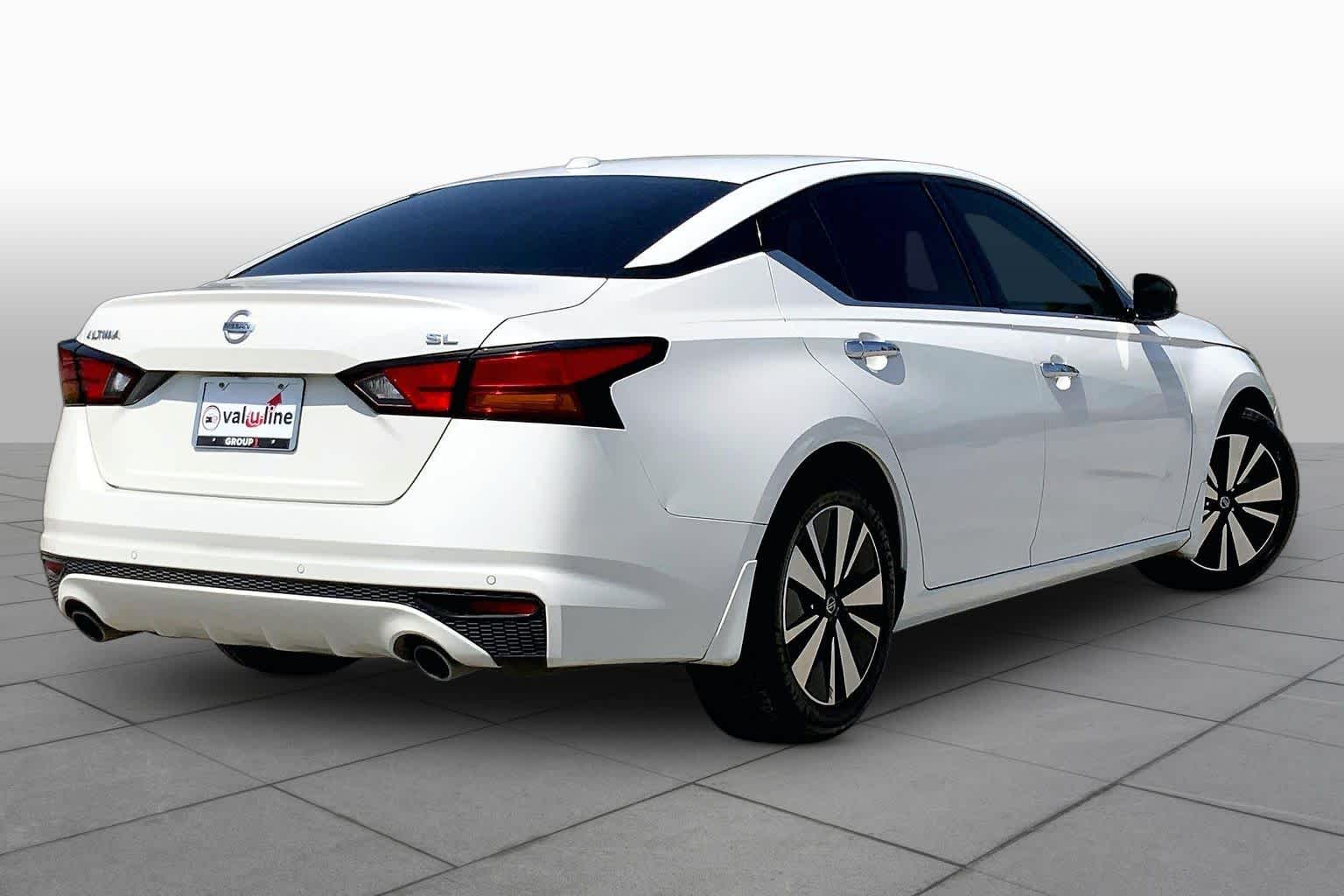 2019 Nissan Altima 2.5 SL Pearl White Tricoat at Sterling McCall Nissan