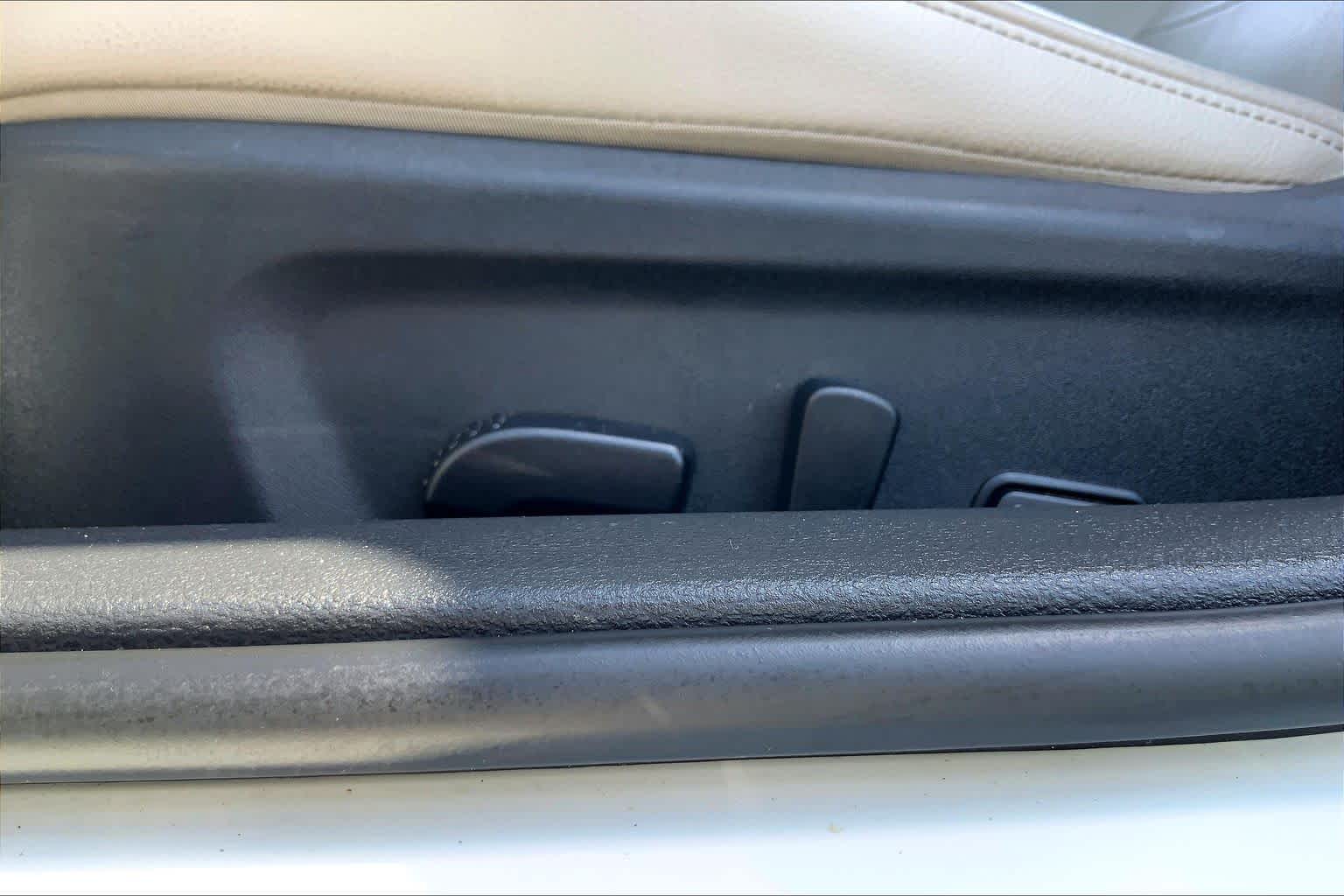 2019 Nissan Altima 2.5 SL Pearl White Tricoat at Sterling McCall Nissan