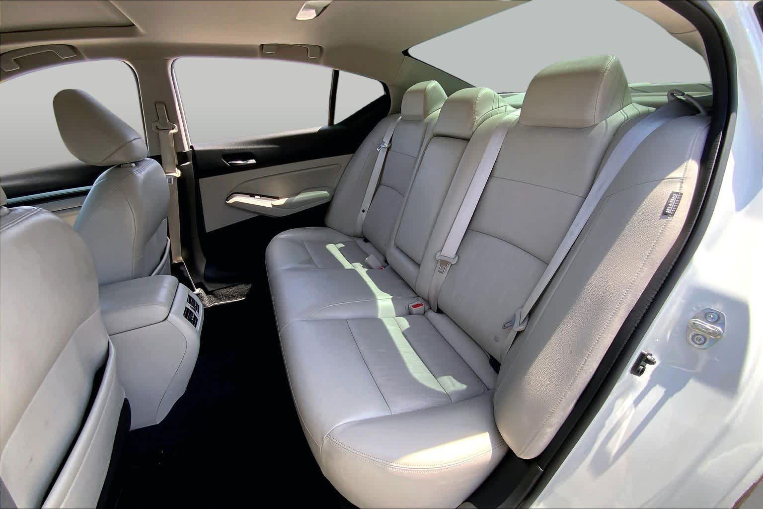2019 Nissan Altima 2.5 SL Pearl White Tricoat at Sterling McCall Nissan