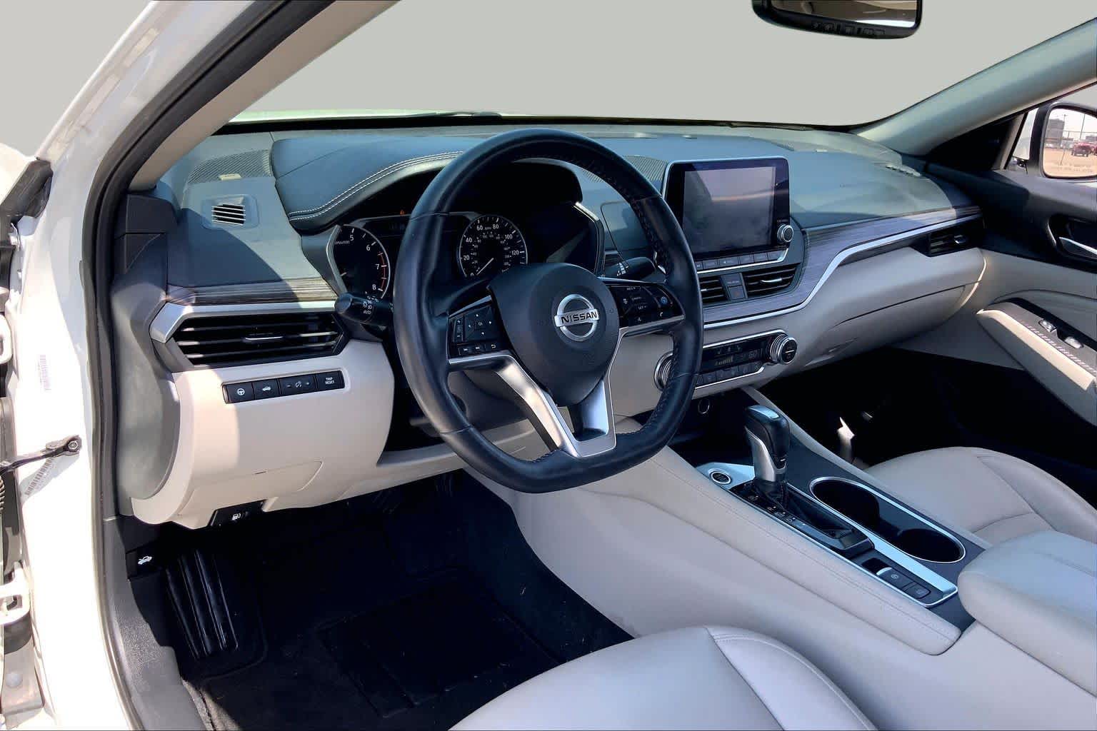 2019 Nissan Altima 2.5 SL Pearl White Tricoat at Sterling McCall Nissan