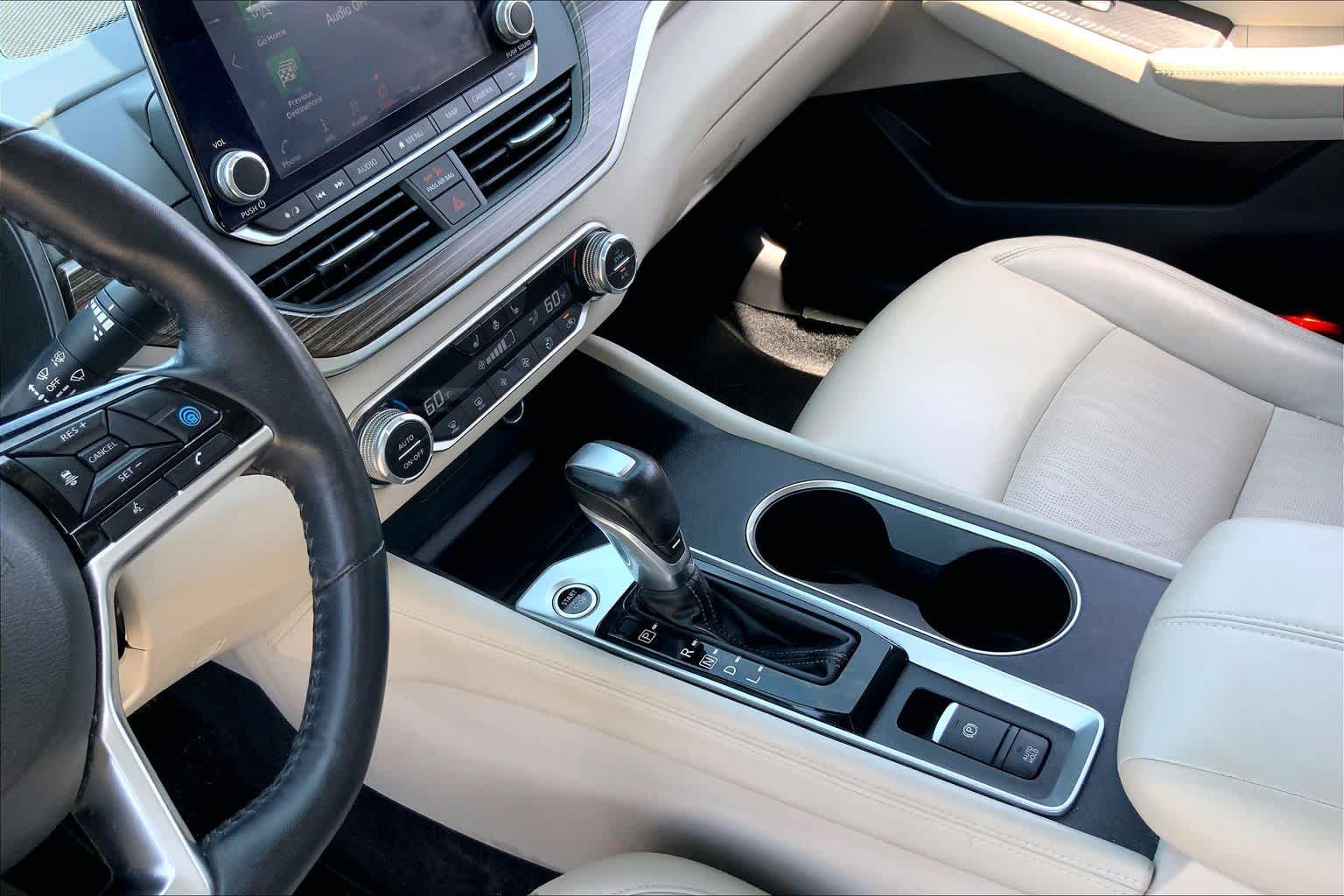 2019 Nissan Altima 2.5 SL Pearl White Tricoat at Sterling McCall Nissan