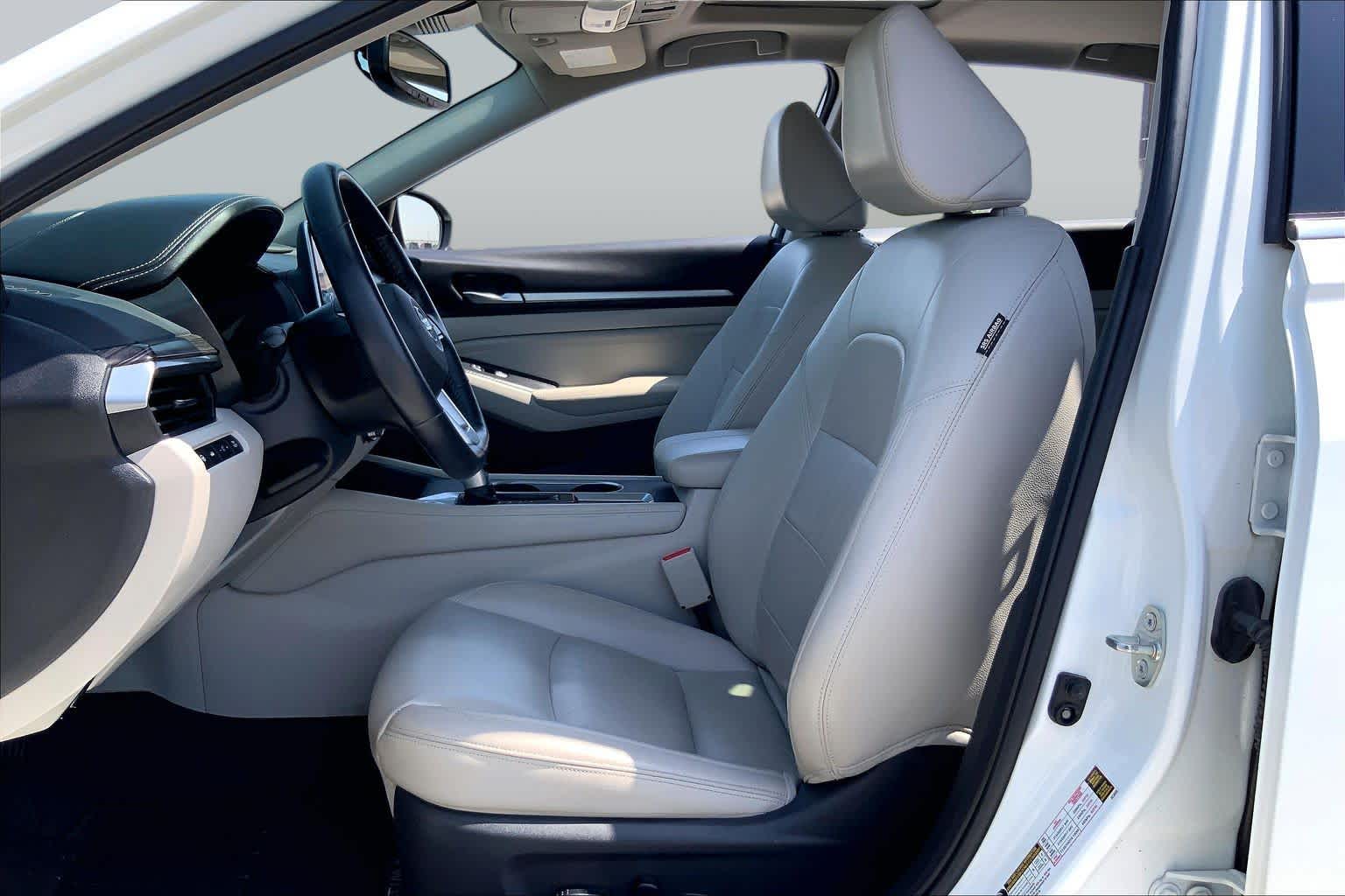 2019 Nissan Altima 2.5 SL Pearl White Tricoat at Sterling McCall Nissan
