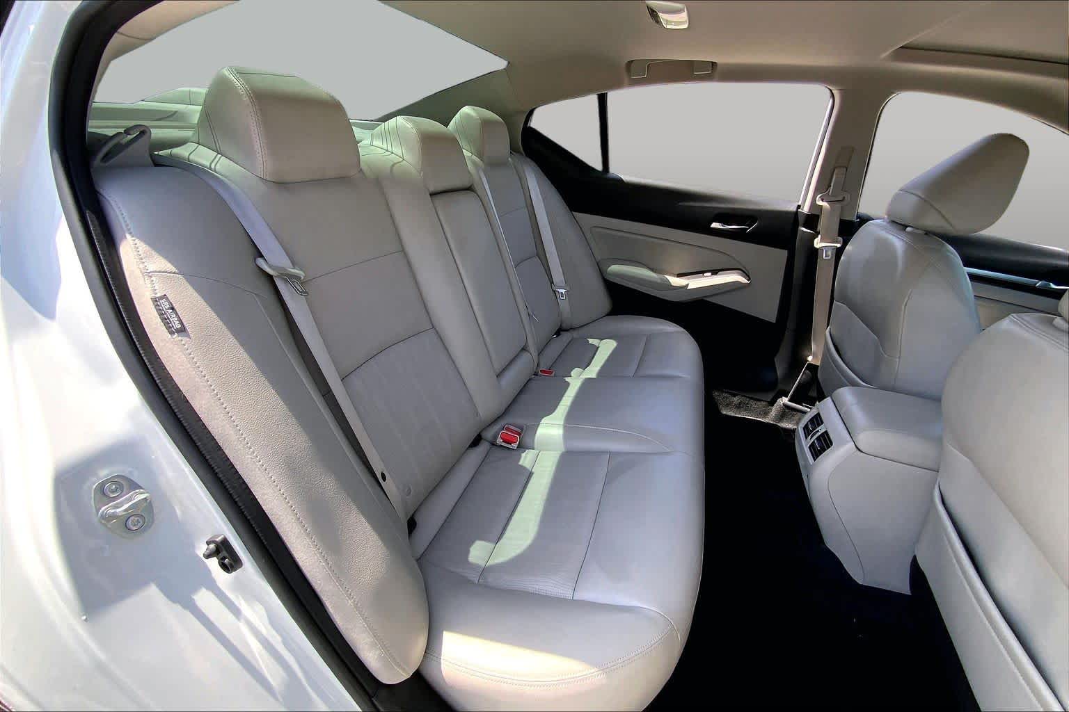 2019 Nissan Altima 2.5 SL Pearl White Tricoat at Sterling McCall Nissan